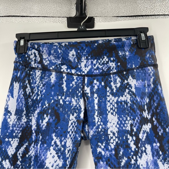 ALO Yoga Electric Blue Airbrush Snakeskin Python Print Leggings - Picture 3 of 10